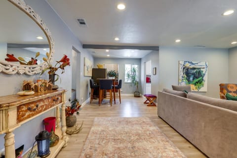 Family Home with Pool about 7 Mi to Downtown Sacramento! Casa in Arden-Arcade