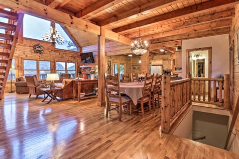 Whits End Smoky Mtn Home with Hot Tub, Views House in Tennessee