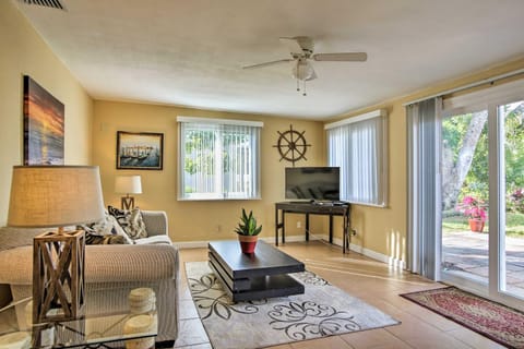 Ft Lauderdale Townhome on Canal - 3 Mi to Beach! House in Dania Beach