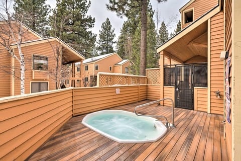 2 Mi to Diamond Peak! Corner-Unit Condo with Hot Tub Apartment in Incline Village