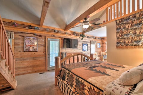Tenn River Cabin with Hot Tub - 10 Mi to Chattanooga! House in Chattanooga