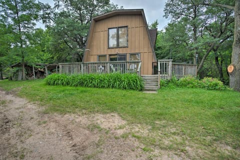Lakeview 10-Acre Kimball Cabin with Private Beach! Maison in Minnesota