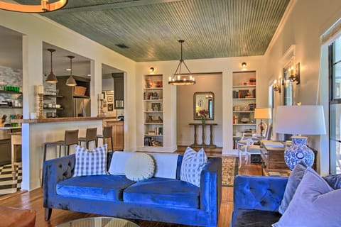 Beautiful Hill Country Cottage - Walk to Downtown! Haus in Comfort