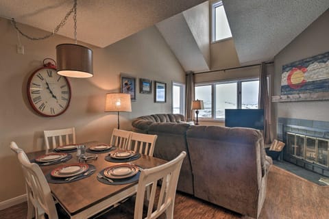 Walk to Ski Lift from Mtn-View Granby Ranch Condo! Eigentumswohnung in Granby