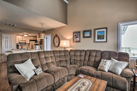 Walk to Ski Lift Mtn-View Granby Ranch Condo Apartment in Granby