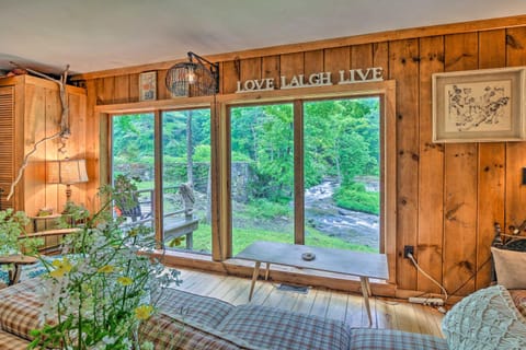 The Mill River Cabin with Fireplace and River View! House in New Marlborough