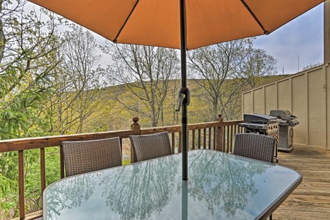 Tannersville Retreat Less Than 1Mi to Camelback Mtn Resort House in Pocono Mountains