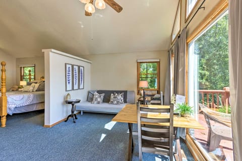 Cantrell Cottage Cozy Getaway with Smoky Mtn Views Condominio in Laurel Park