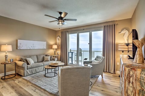 Beachfront PCB Condo with Resort Pool, Gym and Hot Tub! Copropriété in Lower Grand Lagoon
