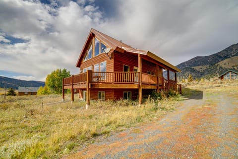 Custom Log Cabin with Views - 20 Mi to Yellowstone! House in Idaho
