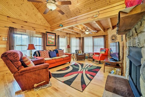 Garnerland in Luray Pet-Friendly Cabin with Porch House in Shenandoah Valley