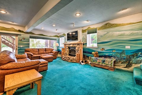 Under the Sea and Ski Apt with View, 7 Mi to Dwtn Condo in Holladay
