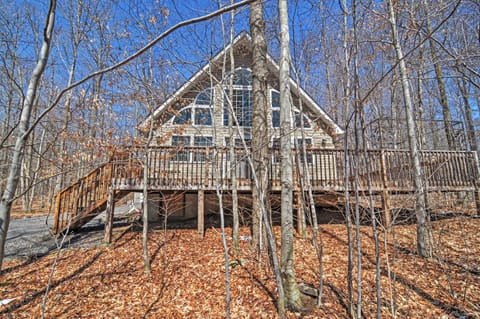 Arrowhead Lake Home with Deck and Resort Amenities! House in Coolbaugh Township