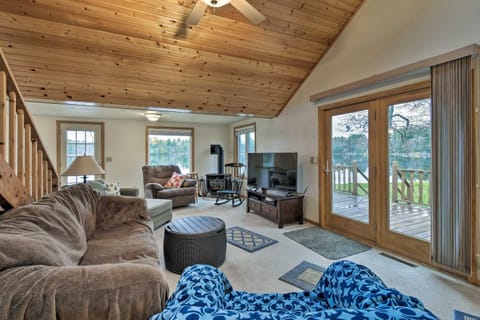 Lakefront Home with Seasonal Dock - 2 mi to Skiing! House in Wisconsin