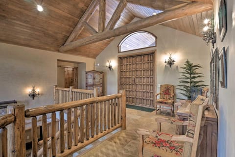 Luxury Lodge on Blue River and Breck Shuttle Route! House in Breckenridge