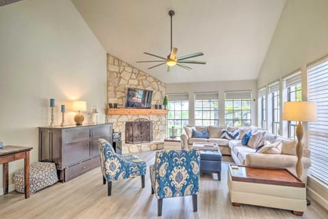 Horseshoe Bay Townhome with Patio and Outdoor Pool! House in Horseshoe Bay