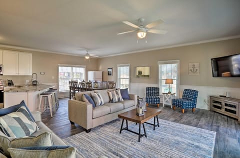 Spacious Murrells Inlet Home with Pool, Walk to Shore Maison in Garden City
