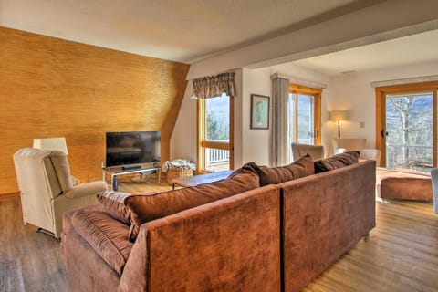 Condo with Hot Tub, Mins to Story Land and Cranmore! Copropriété in North Conway