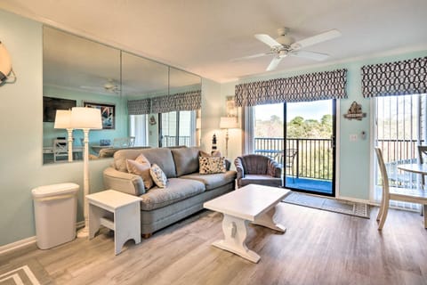 Coastal Condo with Balcony and Luxe Resort Amenities! Condominio in Hilton Head Island
