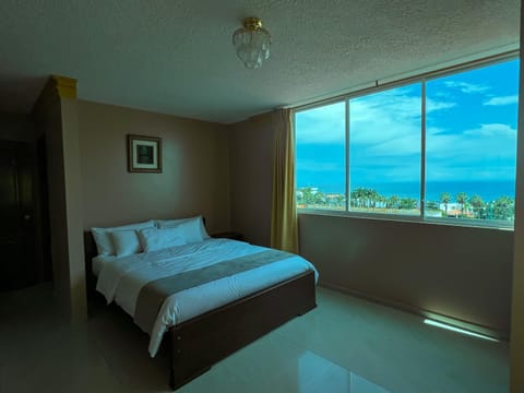 Photo of the whole room, Bedroom, Sea view