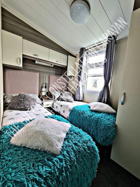 Tattershall Luxury Hot Tub Caravan Camping /
Complejo de autocaravanas in Tattershall