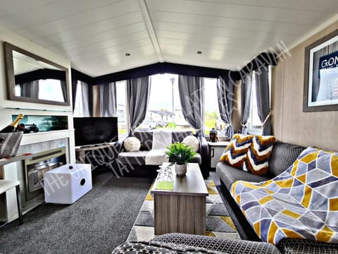 Tattershall Luxury Hot Tub Caravan Campeggio /
resort per camper in Tattershall