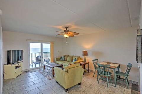 Oceanfront Ormond Beach Condo with Pool! Eigentumswohnung in Ormond By The Sea