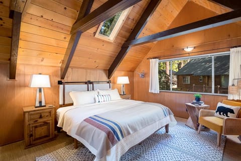 The Honey Bear Cabin Casa in Tahoe Vista