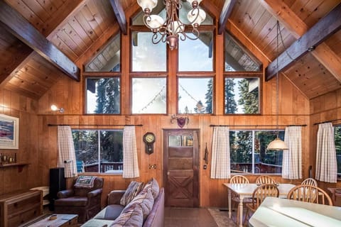 The Honey Bear Cabin Maison in Tahoe Vista