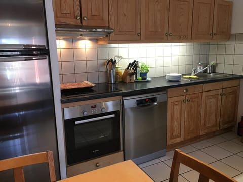 Central Morzine, Spacious 2 Bedroom Family Apartment Condo in Les Gets
