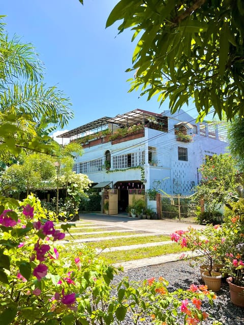 Property building, Day, Natural landscape, Garden, Garden view