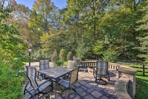 Rustic Dundee Log Cabin with Hot Tub and Forest Views! House in Ohio