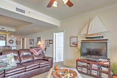 Beachfront Bliss on Dauphin Island with Pool Access! Copropriété in Dauphin Island
