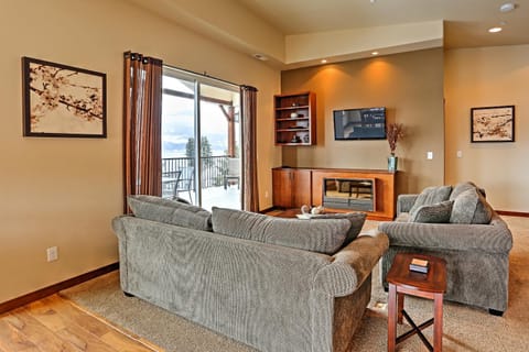 Breezy Lake Chelan Condo with Pool and Hot Tub Access! Copropriété in Manson