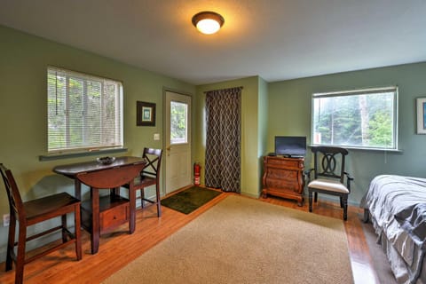 Seward Studio with Deck, Outdoor Dining and Mtn Views! Condo in Seward