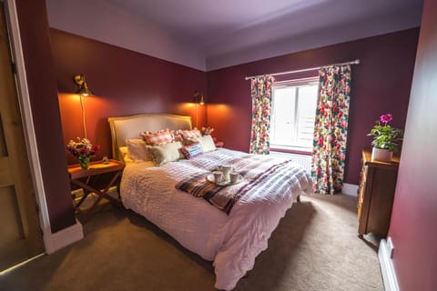 Large Country Cottage, Sleeps 8 - Spa Facilities, Garden Bar, Catering Services, Free Parking, Nature Reserve, Hen Parties Apartment in Scunthorpe