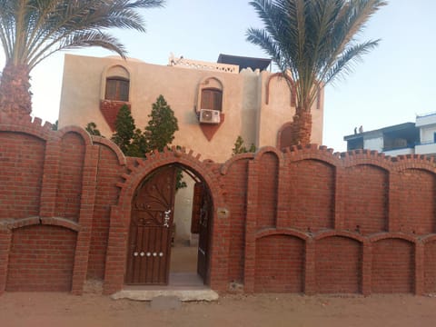 Property building, Day, Landmark view