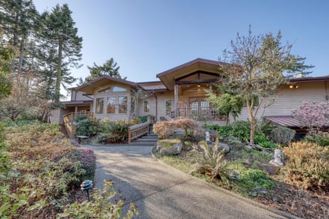 Seascape Lodge House in Whidbey Island