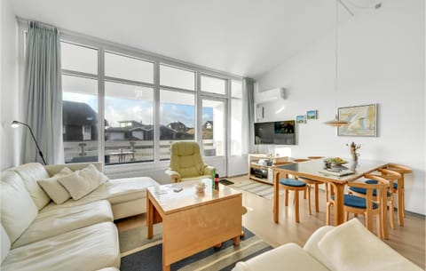 Nice apartment in Ringkøbing w/ 2 Bedrooms Apartamento in Søndervig