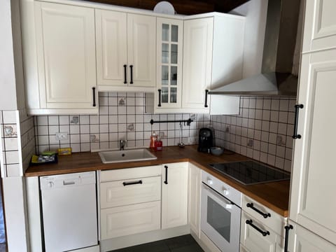 Kitchen or kitchenette, dishwasher, pet friendly, toaster