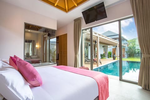 Bed, TV and multimedia, Bedroom, Pool view