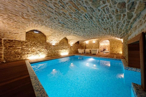 Swimming pool, Swimming pool