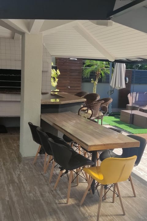 Apartamento térreo com piscina e ótima localização Apartment in Florianopolis