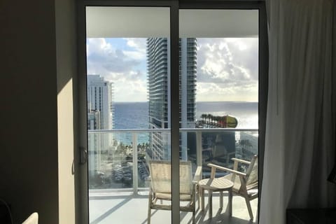 Hollywood Beach luxury condo-HBH Apartment in Hollywood Beach