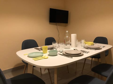 TV and multimedia, Living room, Dining area