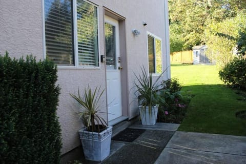Facade/entrance, Garden, Garden view