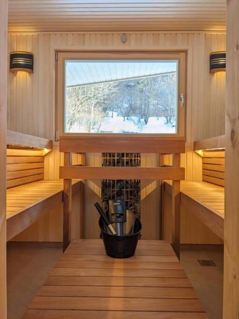 Log cabin renal & Finland sauna Step House Alojamiento y desayuno in Kanagawa Prefecture