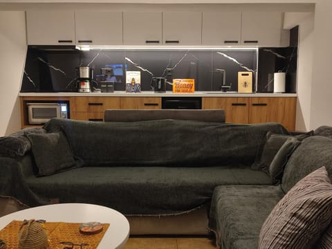 Kitchen or kitchenette, Seating area