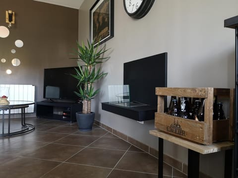 Communal lounge/ TV room, TV and multimedia, Coffee/tea facilities