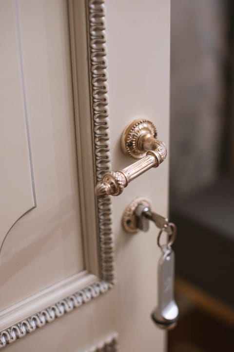 Bathroom, Decorative detail